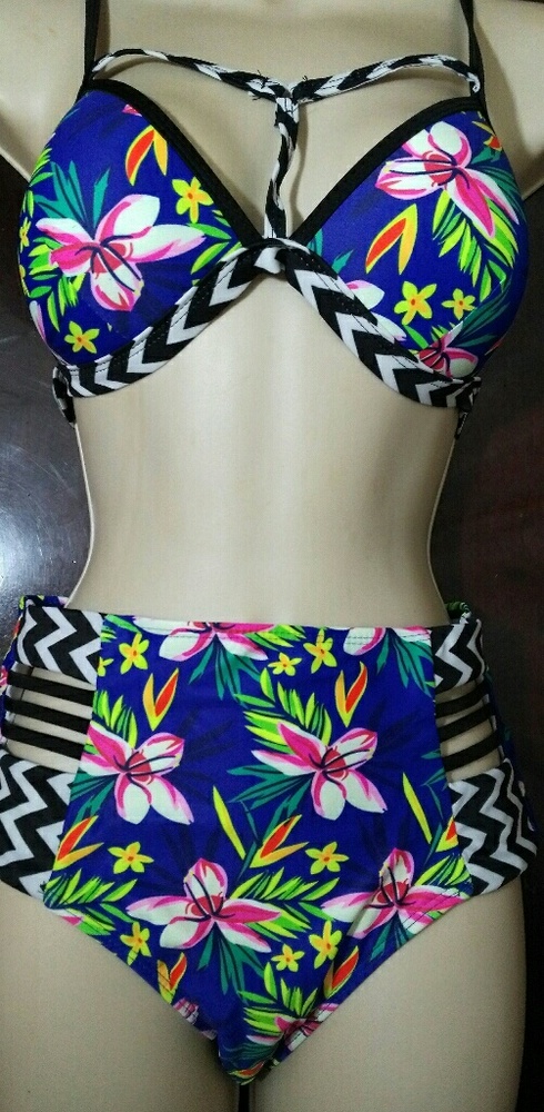 🌻 *NEW* IN STOCK* Blue 2pc flower Swimsuit
